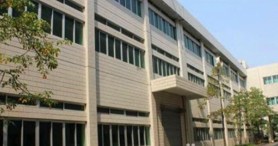 （出租）500平米标准楼房带牛角厂房