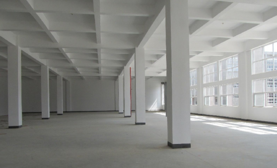 新出一楼800平米厂房出租